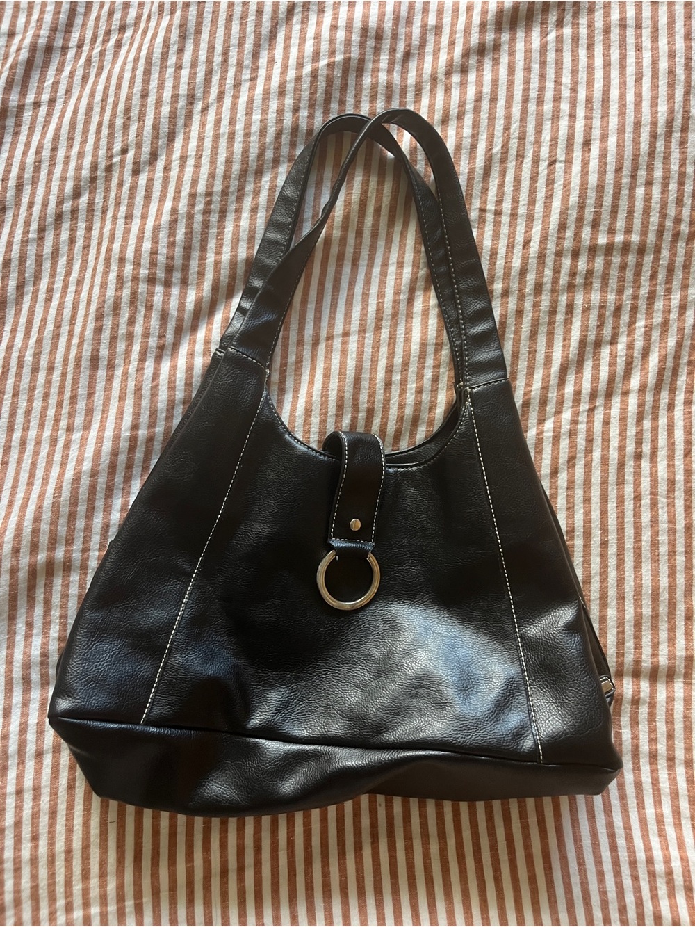 Vintage Nine West Classic Black Leather Shoulder Bag with Ring Accent